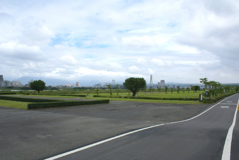 大漢溪右岸、新店溪左岸自行車道 攝影：Eva隨手拍