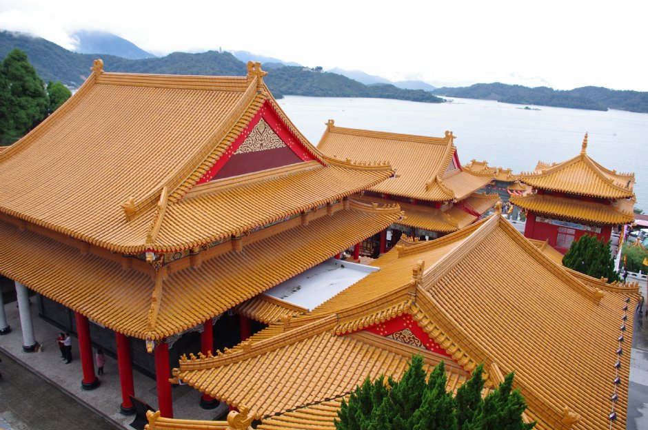 由文武廟可鳥瞰日月潭美景 攝影：Eva隨手拍