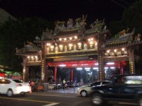 夜市旁的豐原媽祖廟<br/> 攝影：Lu