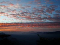 登山口高積雲日出<br/> 攝影：老山羊資訊網