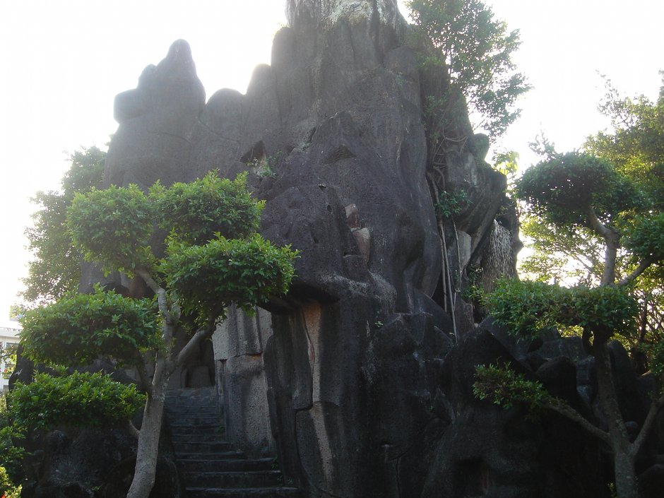 假山瀑布 攝影：余燕鳳