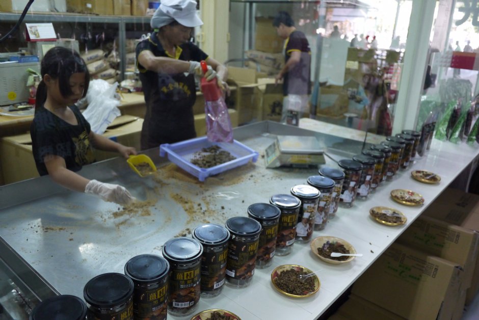 商品分裝實境 攝影：旅遊王攝影組
