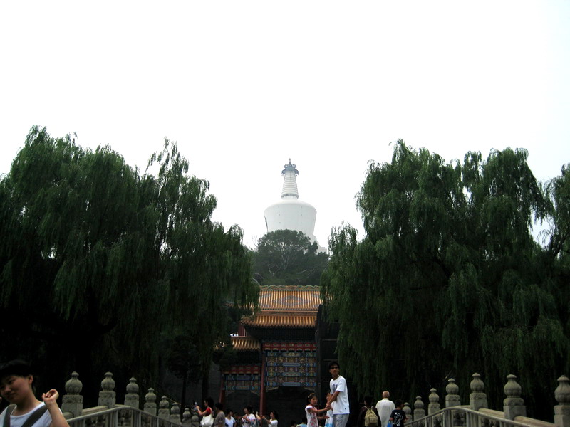 近看白塔 攝影：方盛文