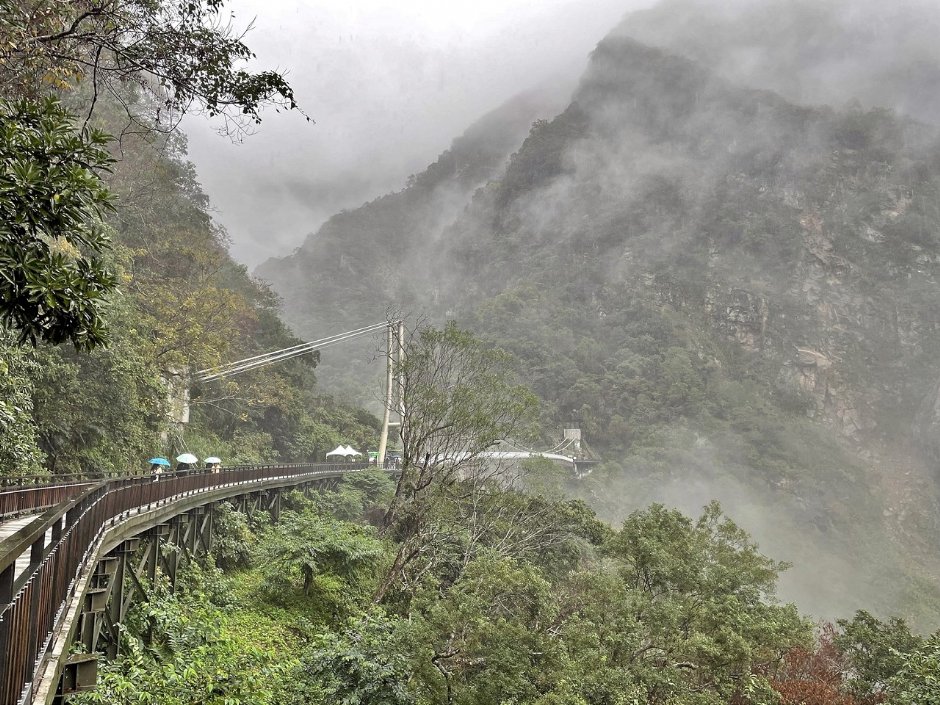 布洛灣吊橋(山月吊橋) 攝影：Eva隨手拍