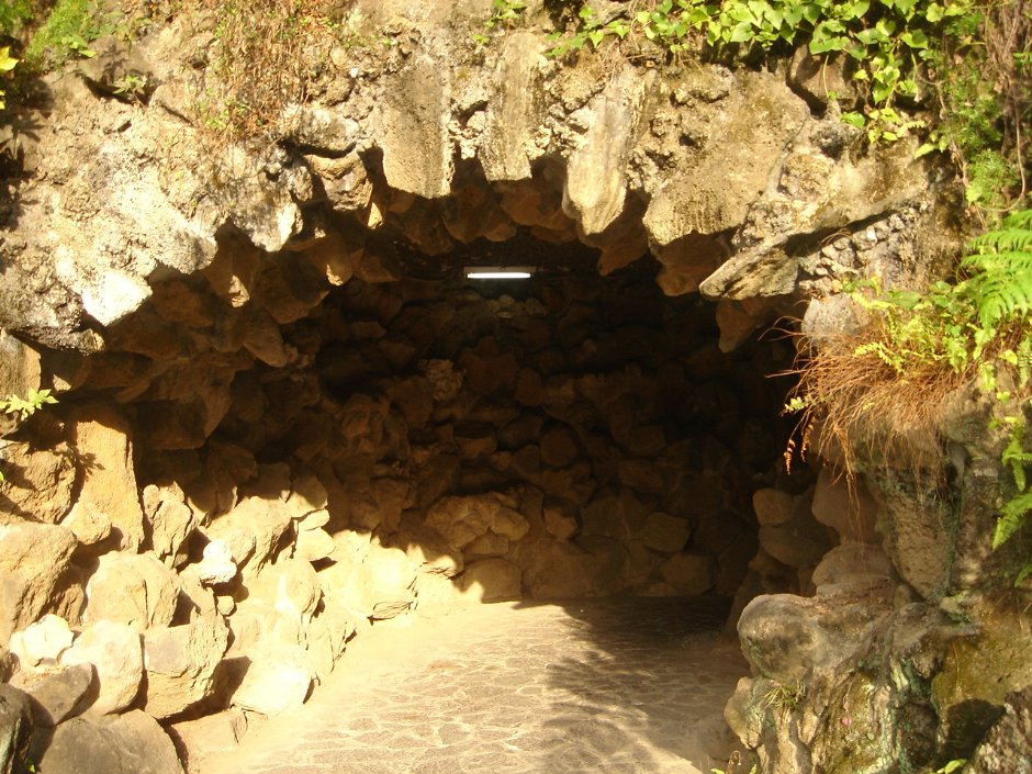 山洞 攝影：余燕鳳