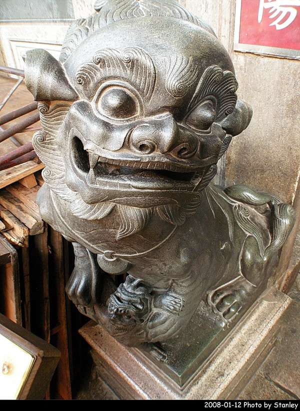 門前的石獅 攝影：徐世英