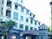 飯店門口<br/> 攝影：呂玫瑢