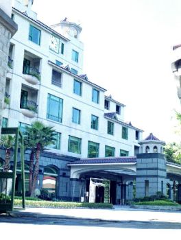飯店門口 攝影：呂玫瑢