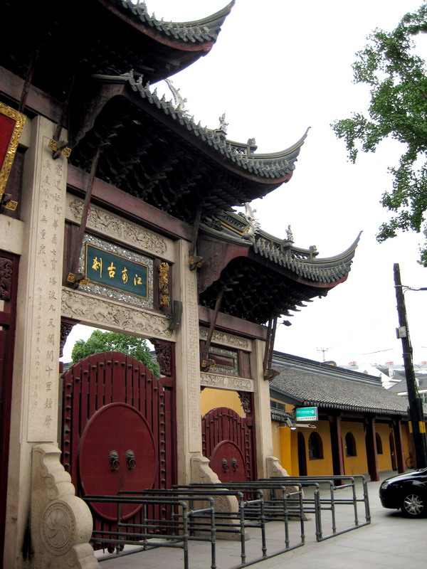 側門 攝影：李俊