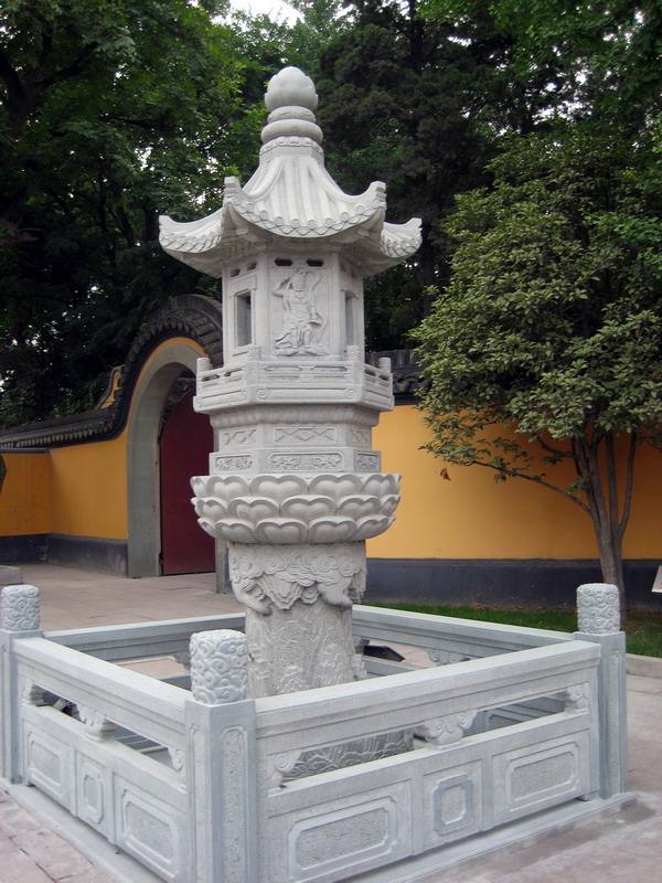 寺內石雕造景 攝影：李俊