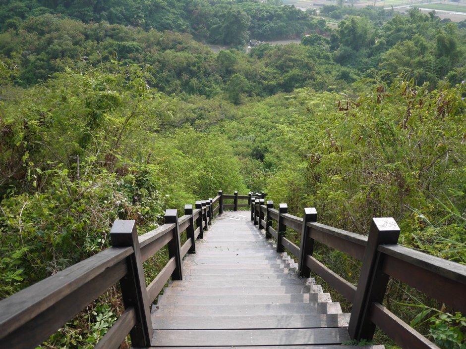 贯穿恶地形的步道 攝影：三井