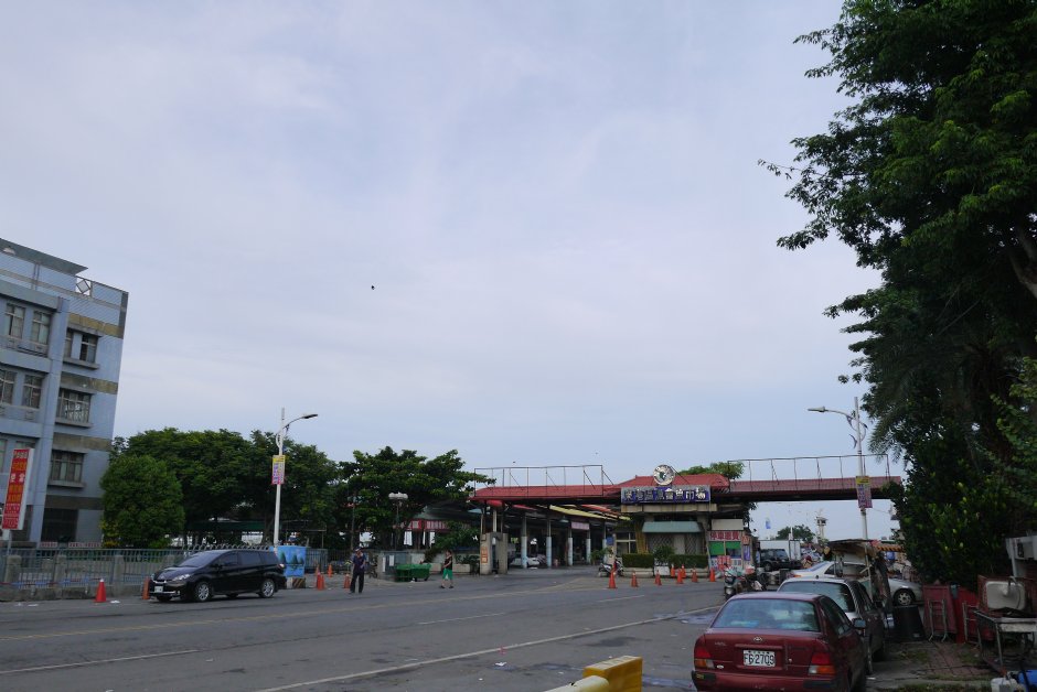 東港漁市停車場(不可隔夜) 攝影：三井