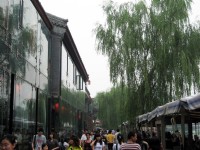 湖邊人潮<br/> 攝影：方盛文