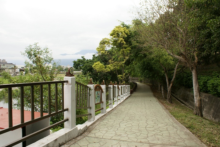 菁華橋旁步道 攝影：Eva隨手拍