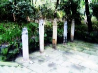 虎跑泉-虎雕石柱<br/> 攝影：方盛文
