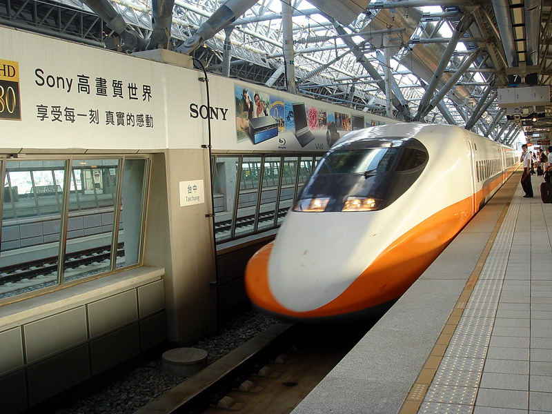 流線的車頭造型 攝影：余燕鳳