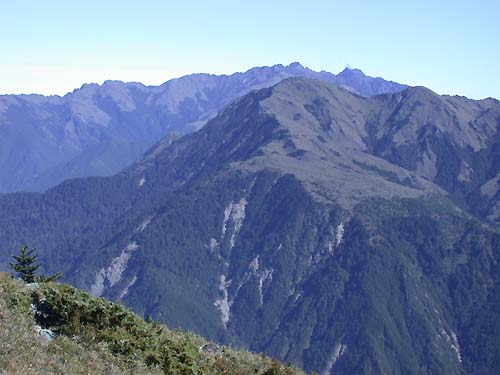 遠眺玉山山脈 攝影：阿英的登山小站