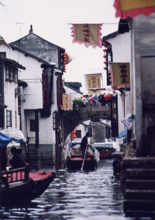 周莊-遊船 攝影：台灣中國旅行社