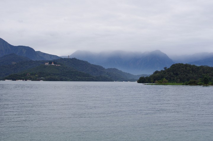 涵碧步道眺望日月潭美景 攝影：Eva隨手拍