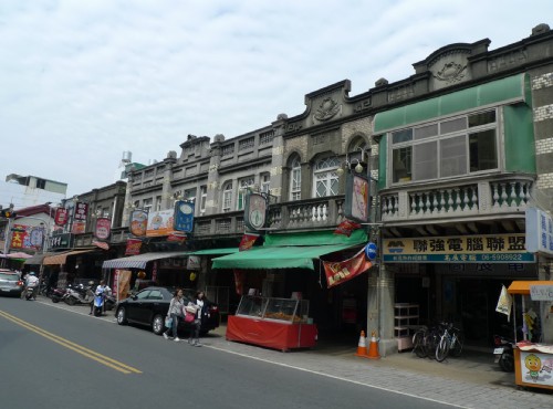 南北雜貨集結新化老街 採辦年貨古韻添風味
