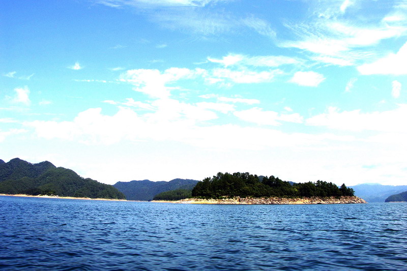 千島湖-湛藍湖水 攝影：余錫堅