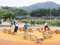 梅花樁與平衡木區<br/> 攝影：臺北市政府工務局水利工程處 提供