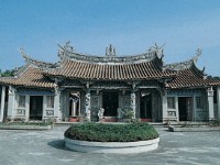 五間開立門面的崇遠堂<br/> 攝影：雲林縣政府