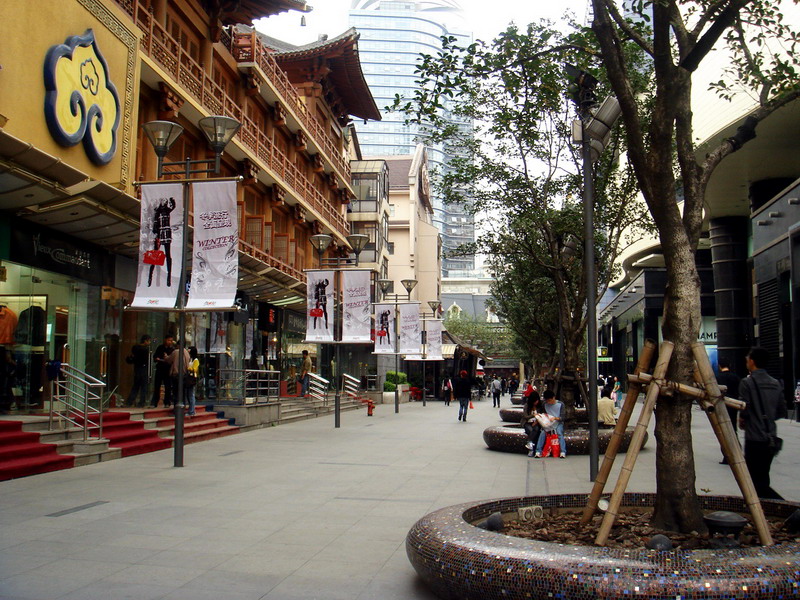 寺旁商店街 攝影：余燕鳳
