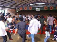 民眾和原住民同歡<br/> 攝影：陳銘祥