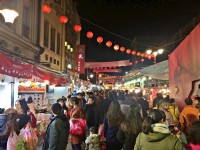 迪化街是台北最知名的年貨大街<br/> 攝影：Eva隨手拍