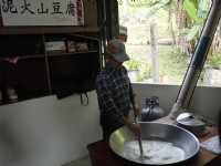 泥火山豆腐DIY<br/> 攝影：旅遊王攝影組