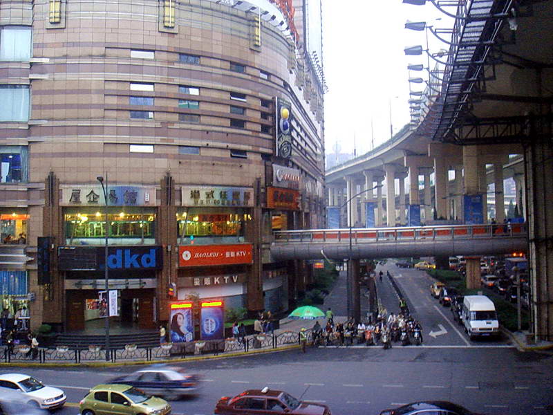熱鬧街景 攝影：余燕鳳