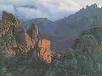 嶗山山脈<br/> 攝影：四川旅遊信息網