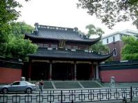 遠拍岳王廟<br/> 攝影：方盛文