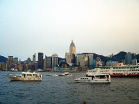維多利亞港遠眺東方之珠<br/> 攝影：王世傳