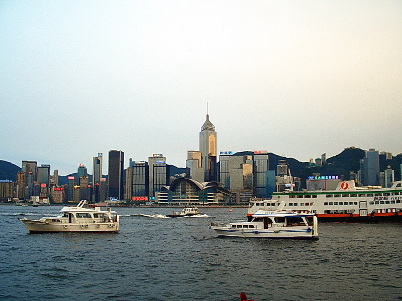 維多利亞港遠眺東方之珠 攝影：王世傳