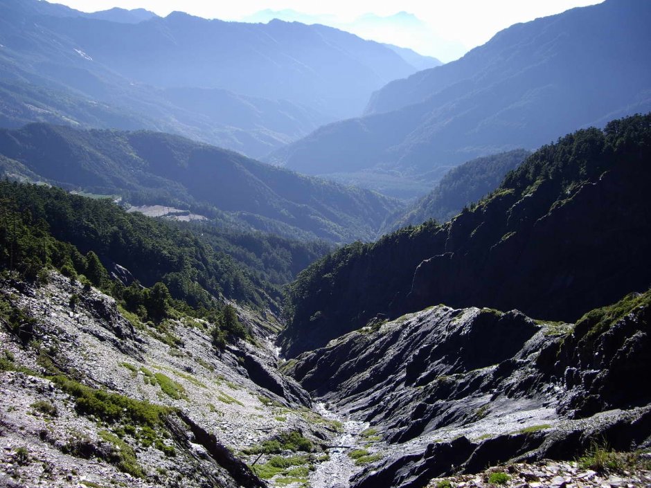 克難關層層山谷 攝影：老山羊部落格