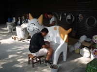 板陶窯剪黏師傅創作中<br/> 攝影：旅遊王攝影組