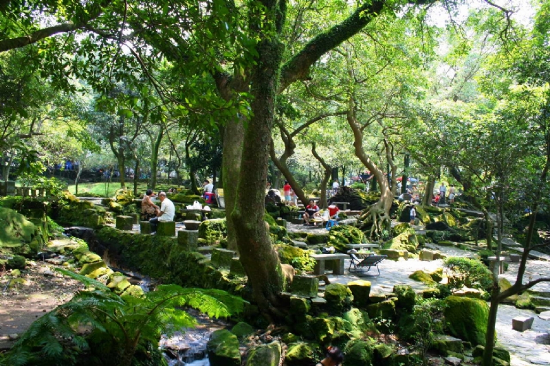 公園內-乘涼人潮 攝影：老山羊部落格