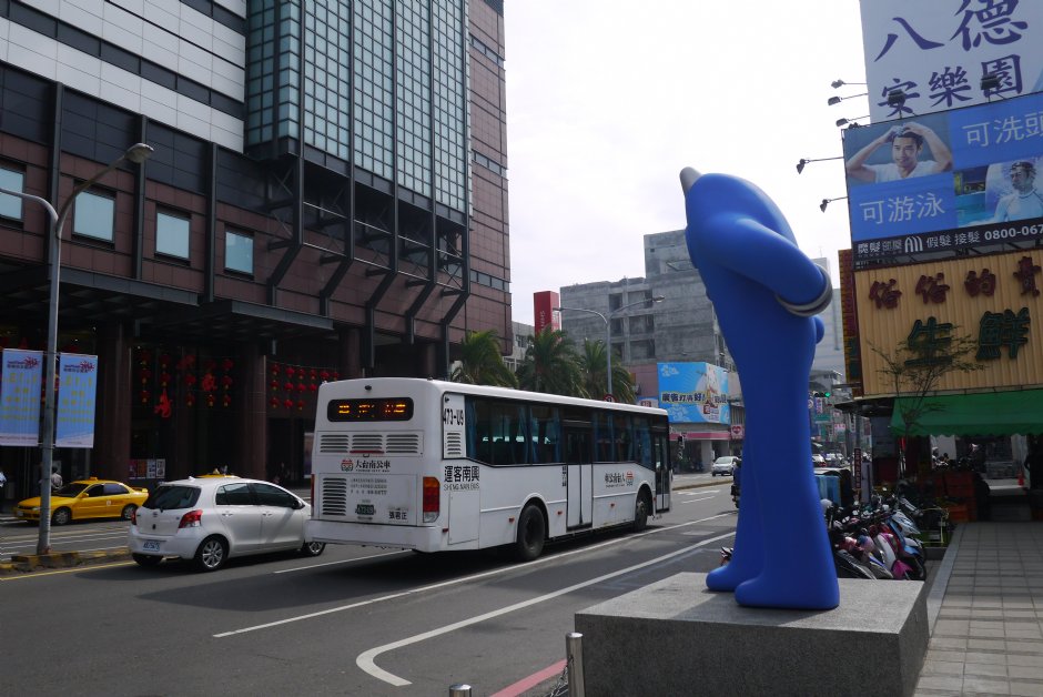 中西路旁的BLUES 攝影：旅遊王攝影組