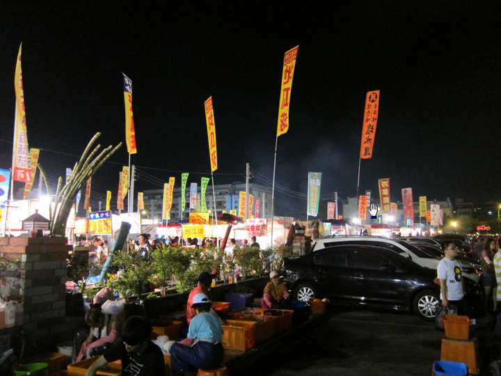 花園夜市 攝影：黃儒永