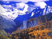 群山雄姿<br/> 攝影：四川旅遊信息網
