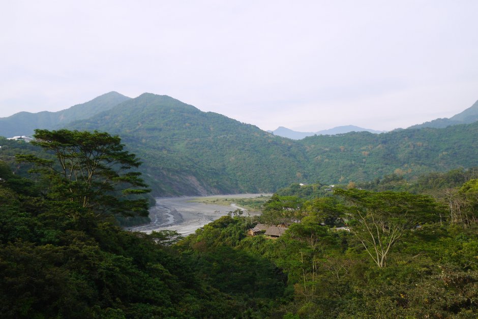 布農族區遠眺隘寮溪 攝影：旅遊王攝影組