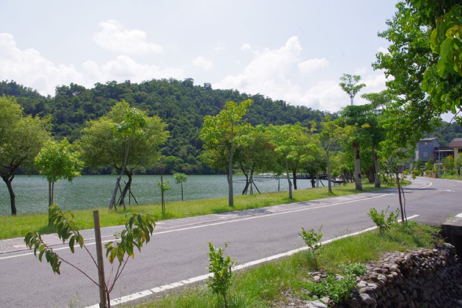 梅花湖環湖自行車道 攝影：Eva隨手拍