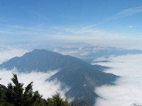 綿延成群的山峰<br/> 攝影：自助旅行家族