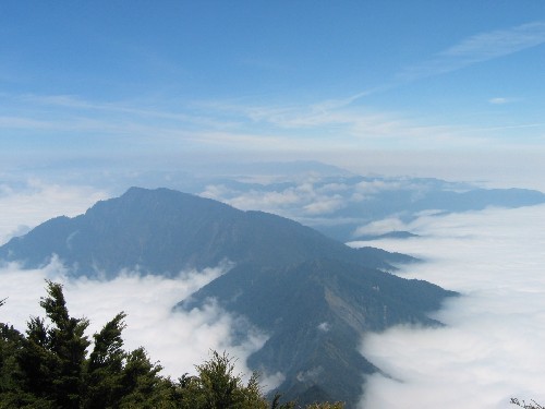 綿延成群的山峰 攝影：自助旅行家族