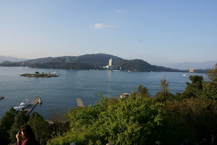 玄光寺眺望日月潭及拉魯島 攝影：Eva隨手拍