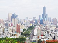 站在忠烈祠眺望高雄市區<br/> 攝影：Eva隨手拍