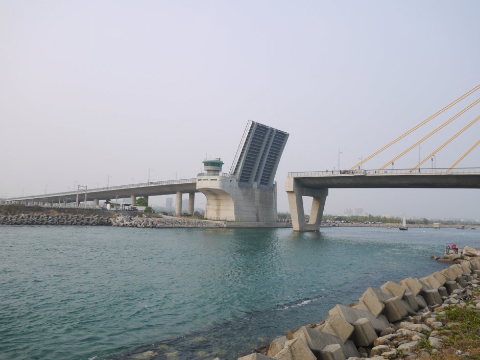 大鵬灣跨海大橋開啟 攝影：三井
