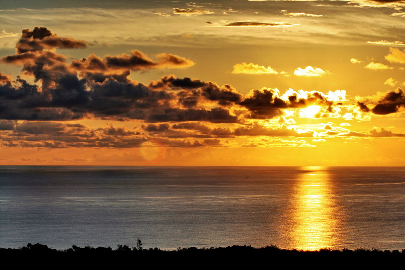 金黃色的落日霞光 攝影：陳銘祥